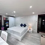 B&B Phu My Hung